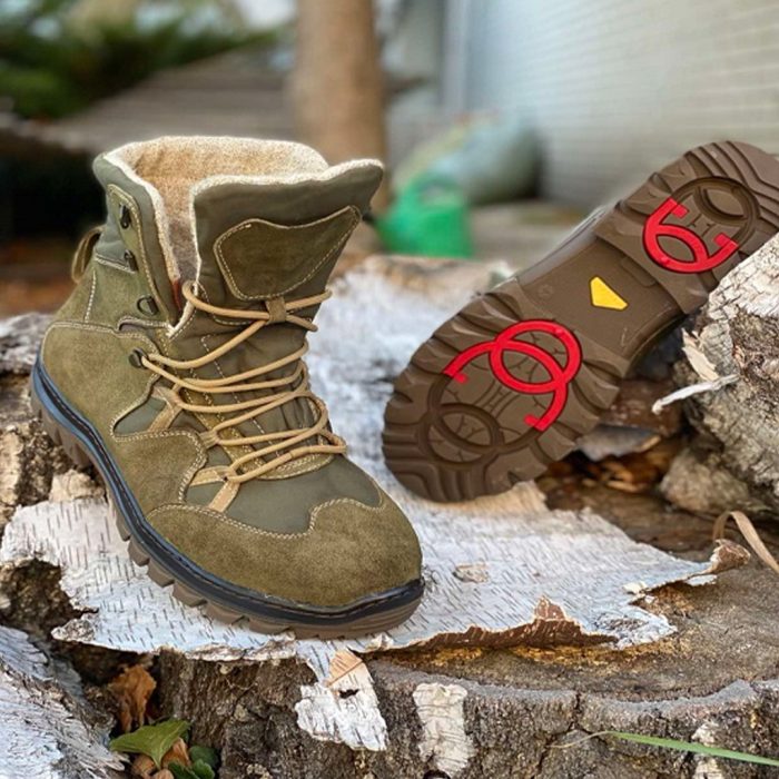 Working shoes. Medium high model