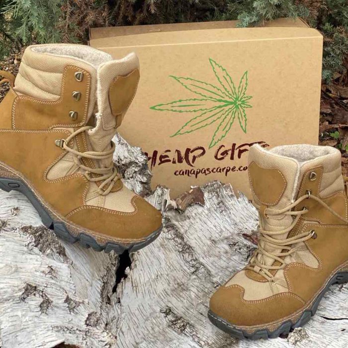 Hiking shoes. Medium high model